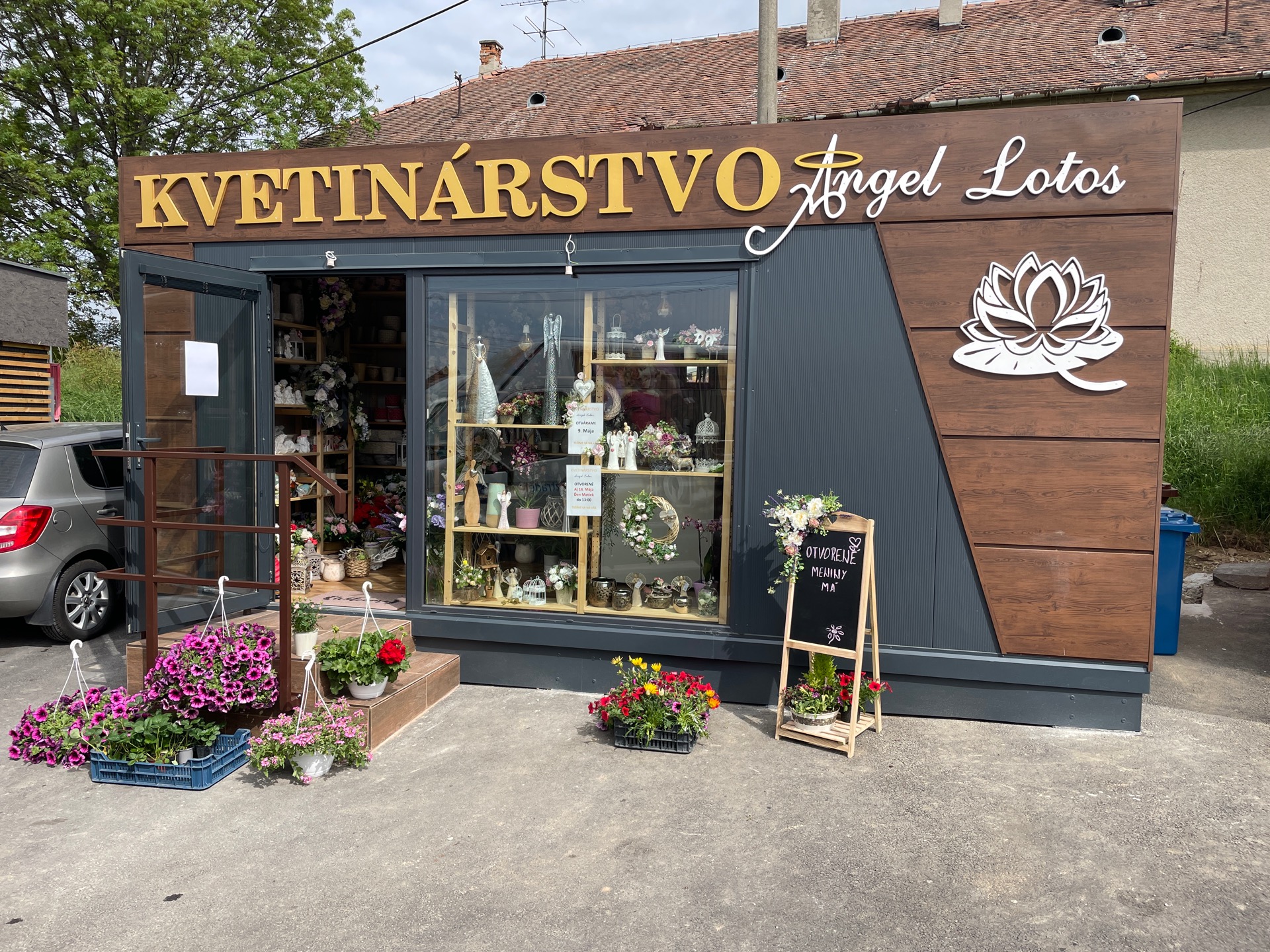 Kontajner - kvetinárstvo Veľký Lapáš – fotografia 1