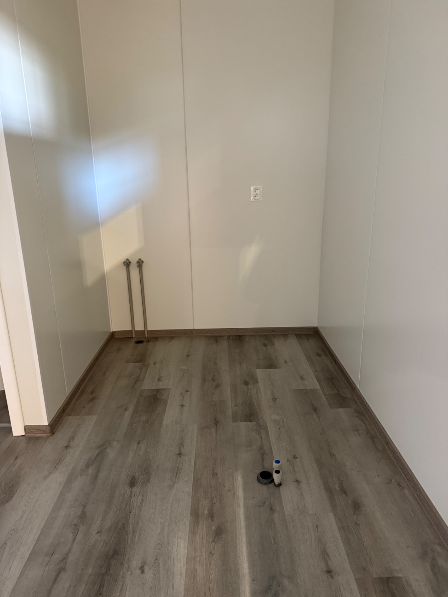 Kontajner ako kadernícky salón – Veľký Lapáš – fotografia 3