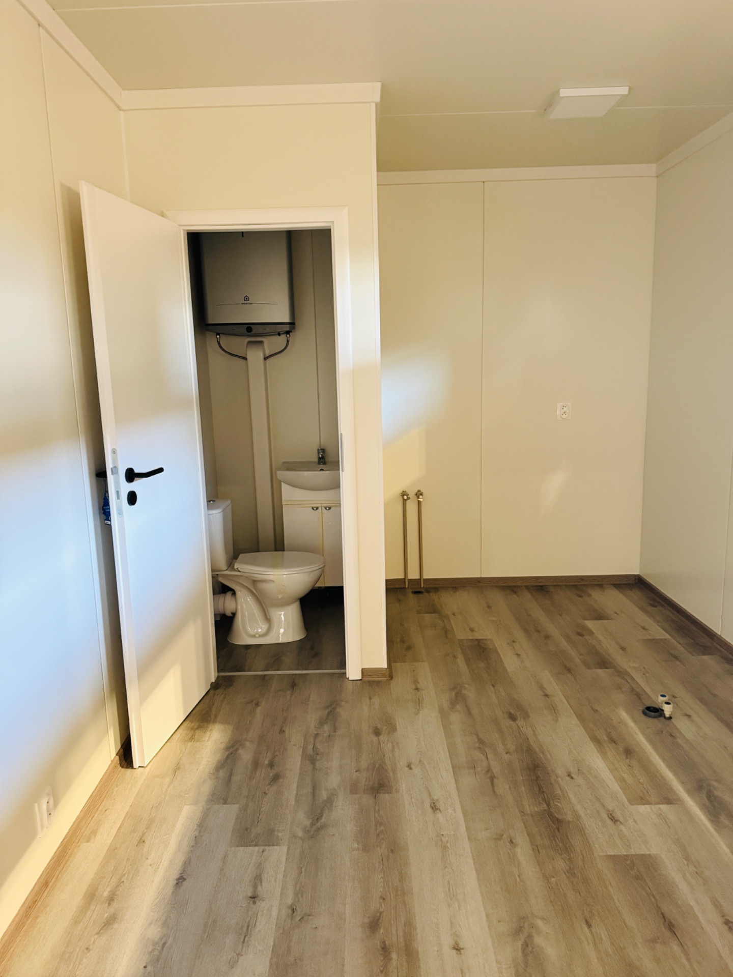 Kontajner ako kadernícky salón – Veľký Lapáš – fotografia 2